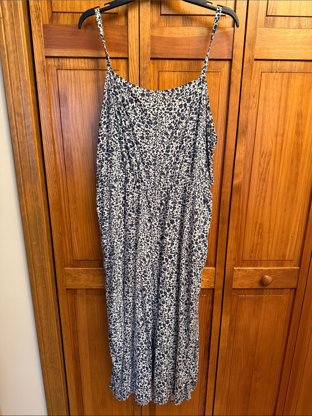 NWOT Adorable GAP Navy and White Floral Maxi one piece with Spaghetti Straps